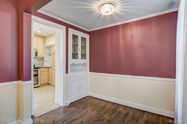 20 Oxford Blvd, Pleasant Ridge, MI 48069 - spare room with dark wood-style flooring and ornamental molding
