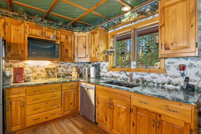 8493 Drake Ln, Williamsburg, MI 49690