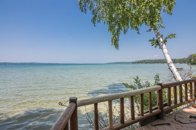 8493 Drake Ln, Williamsburg, MI 49690