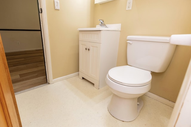 531 Gettysburg Dr, Niles, MI 49120 - half bathroom featuring toilet and vanity