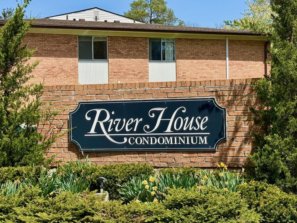 1233 Island Dr Unit 203, Ann Arbor, MI 48105 - view of community sign