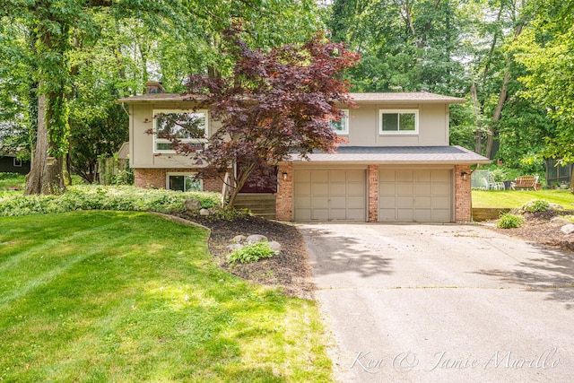 6072 Del Cano Dr SE, Grand Rapids, MI 49546 - view of front of home featuring brick siding, a garage, driveway, and a front yard