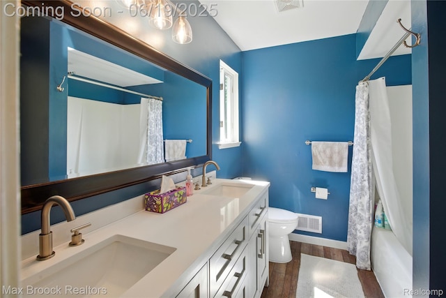 7950 Sandmar Ln, Davisburg, MI 48350 - full bath featuring wood finished floors, double vanity, and shower / bath combo