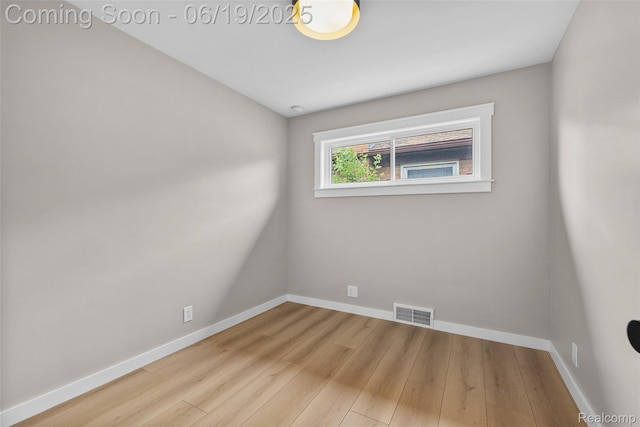 8171 Marian St, Warren, MI 48093 - unfurnished room featuring wood finished floors and baseboards