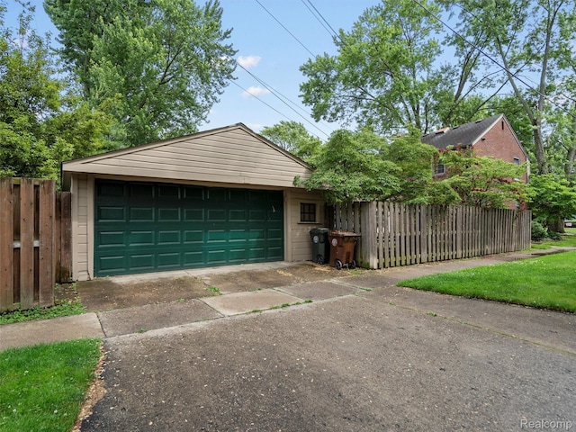 1930 Kenmore Dr, Grosse Pointe Woods, MI 48236 - view of detached garage