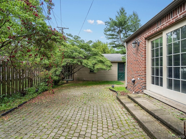 1930 Kenmore Dr, Grosse Pointe Woods, MI 48236 - view of patio