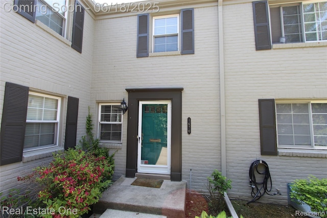 1670 Graefield Rd, Birmingham, MI 48009 - property entrance featuring brick siding