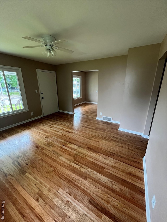 44 Pleasantview Dr, Pontiac, MI 48341 - unfurnished room featuring wood finished floors and a ceiling fan