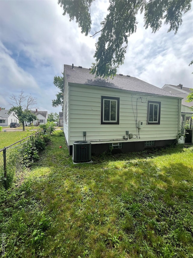 44 Pleasantview Dr, Pontiac, MI 48341 - rear view of house