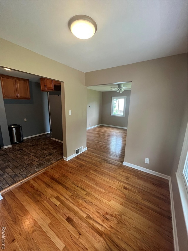 44 Pleasantview Dr, Pontiac, MI 48341 - unfurnished room with wood finished floors and a ceiling fan