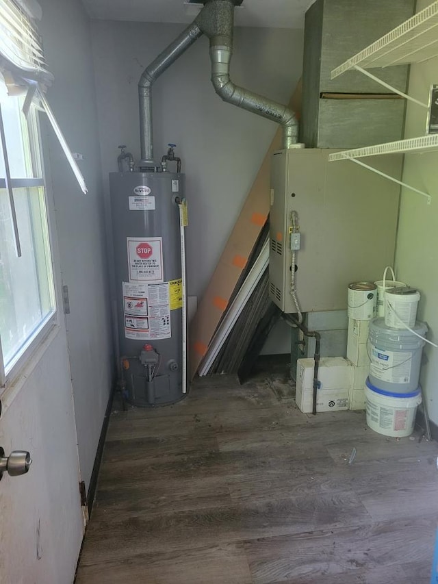 14300 Tuttlehill, Milan, MI 48160 - utility room featuring gas water heater