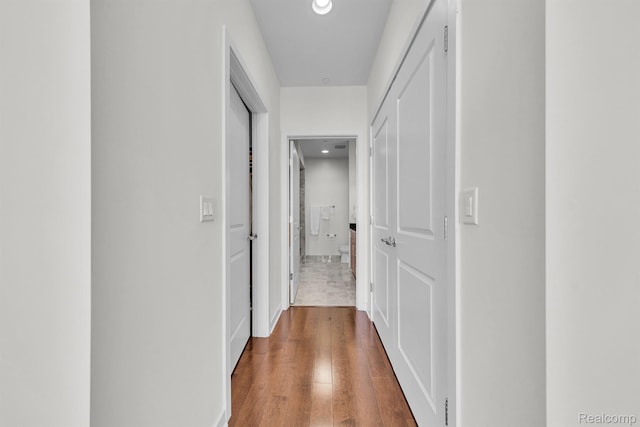 1135 Shelby St Unit 59-2808, Detroit, MI 48226 - hall featuring wood finished floors and recessed lighting