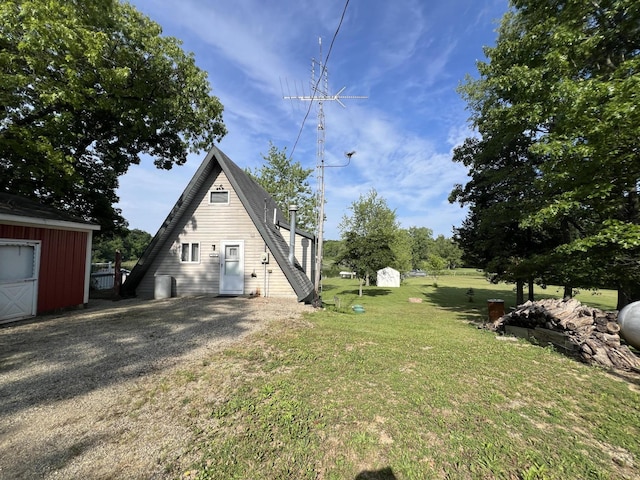 7428 Ansley Ln, Hillsdale, MI 49242 - view of side of property with a lawn and a storage shed