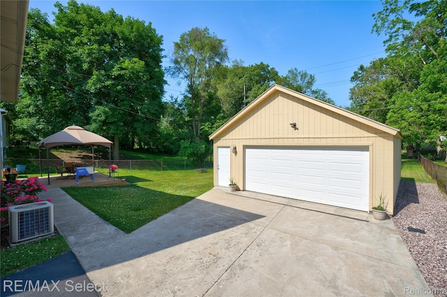 2249 Pauline Dr, Waterford, MI 48329 - view of detached garage