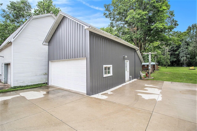 325 Marshall St, Coldwater, MI 49036 - detached garage with driveway