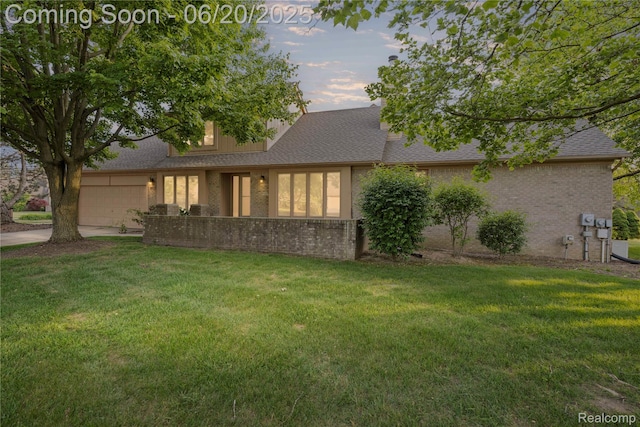 5805 Dawn Ridge Dr, Troy, MI 48098 - view of front facade featuring an attached garage, a front yard, and a shingled roof