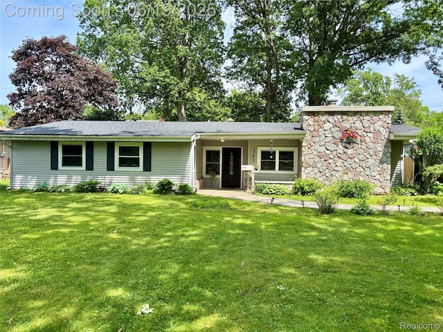 1745 Wisconsin Ave, Marysville, MI 48040 - view of front of property with a front lawn