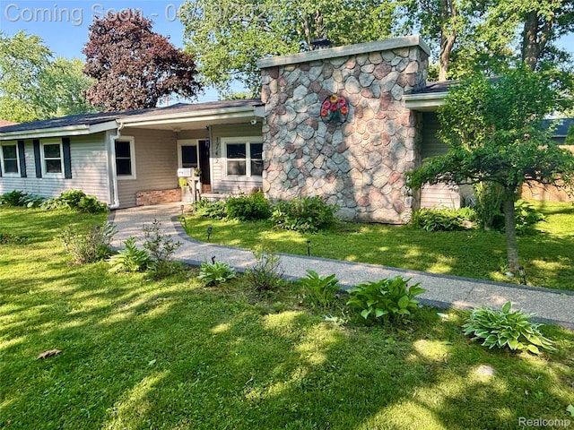 1745 Wisconsin Ave, Marysville, MI 48040 - view of front of property with a front yard
