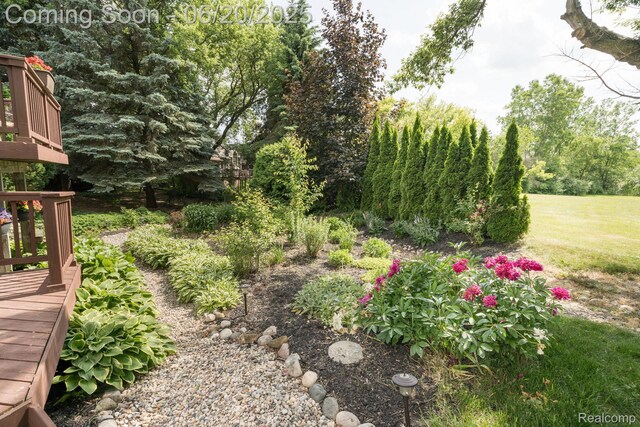 4096 Villager Dr, Lake Orion, MI 48359 - view of yard featuring a wooden deck