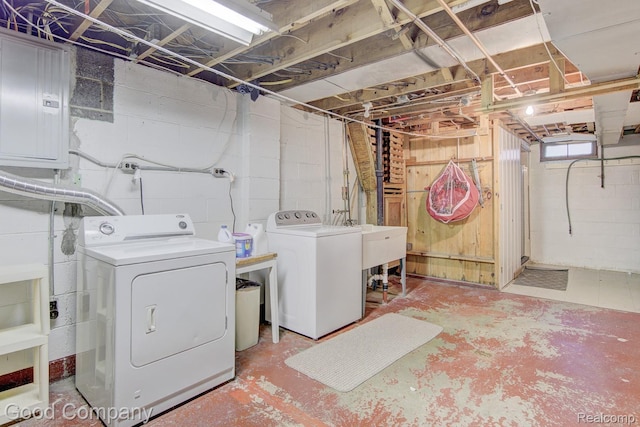1012 W 12 Mile Rd, Royal Oak, MI 48073 - laundry room featuring washing machine and clothes dryer and electric panel