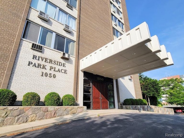 1050 Wall St Unit 2E, Ann Arbor, MI 48105 - view of building exterior