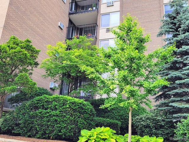 1050 Wall St Unit 2E, Ann Arbor, MI 48105 - view of building exterior