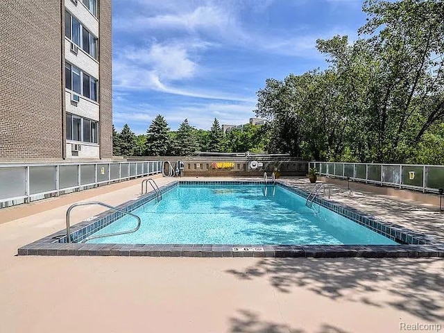 1050 Wall St Unit 2E, Ann Arbor, MI 48105 - community pool with a patio area