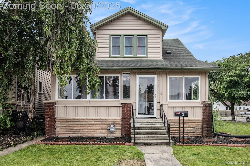 1339 Buckingham Ave, Lincoln Park, MI 48146 - view of front of house featuring roof with shingles