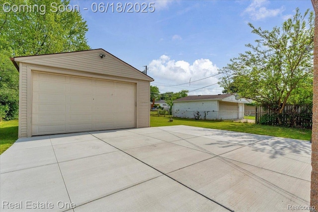 3218 E 14 Mile Rd, Rochester, MI 48092 - view of detached garage