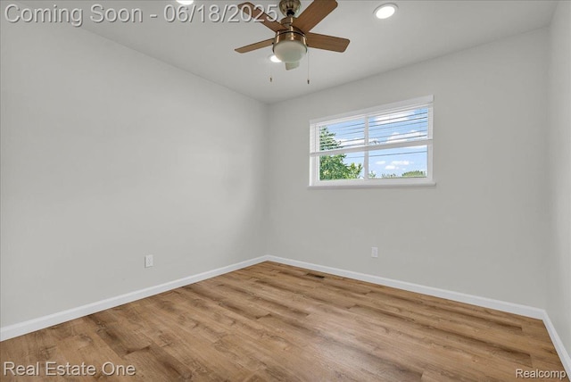 3218 E 14 Mile Rd, Rochester, MI 48092 - spare room featuring wood finished floors, a ceiling fan, and recessed lighting