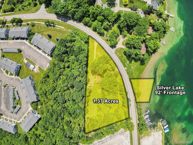 3382 W Silver Lake Rd, Fenton, MI 48430 - aerial view of property and surrounding area featuring property parcel outlined