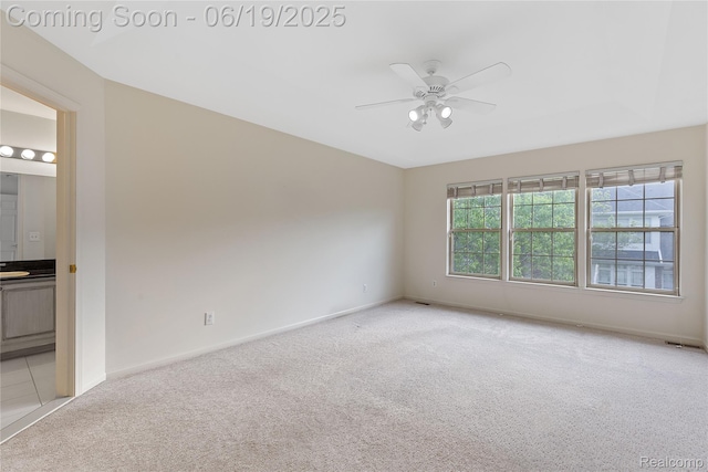7382 Gateway Dr, West Bloomfield, MI 48322 - unfurnished room with light carpet and ceiling fan