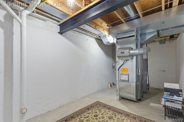 7382 Gateway Dr, West Bloomfield, MI 48322 - unfinished below grade area featuring heating unit