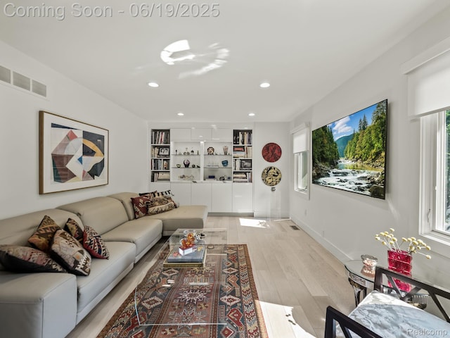 6420 Apple Grove Ln, Bloomfield Hills, MI 48301 - living area featuring light wood-style flooring and recessed lighting