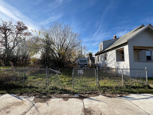 13763 Sparling St, Hamtramck, MI 48212 - view of yard with a gate