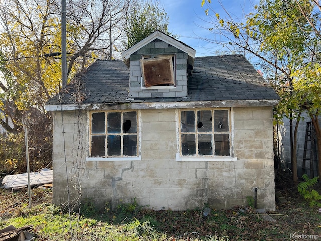 13763 Sparling St, Hamtramck, MI 48212 - view of side of property with roof with shingles