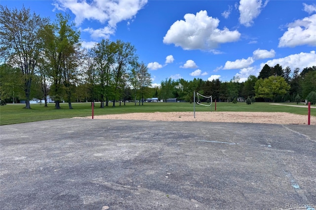 000 Birchwood Dr, Lake, MI 48632