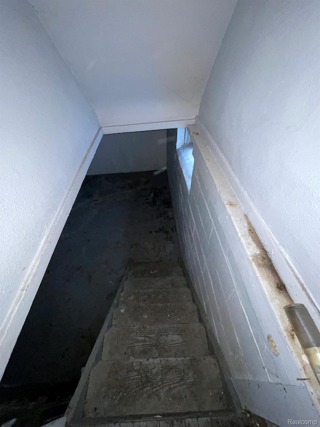 14200 Whitcomb St, Detroit, MI 48227 - view of staircase