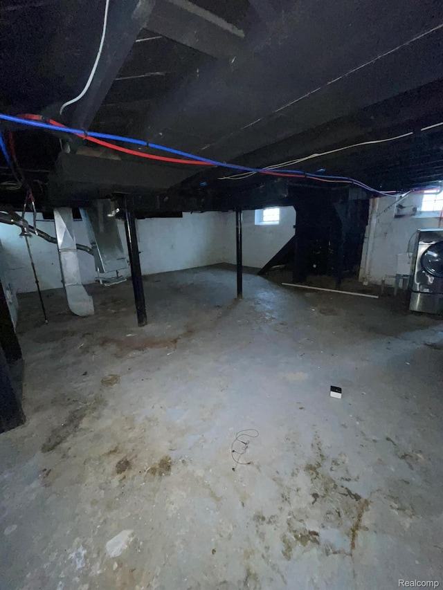 14200 Whitcomb St, Detroit, MI 48227 - basement with washer / dryer