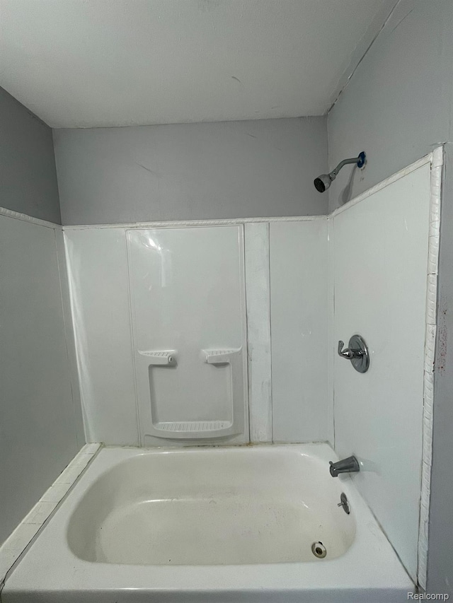 14200 Whitcomb St, Detroit, MI 48227 - full bathroom featuring shower / tub combination