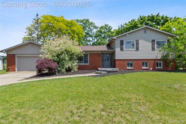 527 Tanview Dr, Oxford, MI 48371 - tri-level home with a garage, concrete driveway, brick siding, and a front lawn