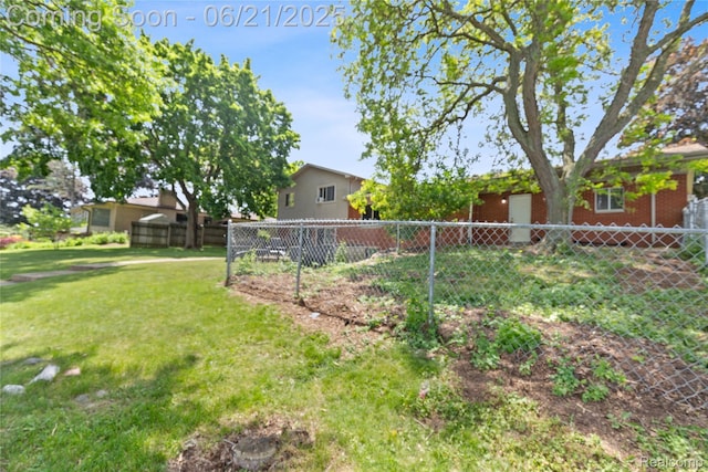 527 Tanview Dr, Oxford, MI 48371 - view of yard