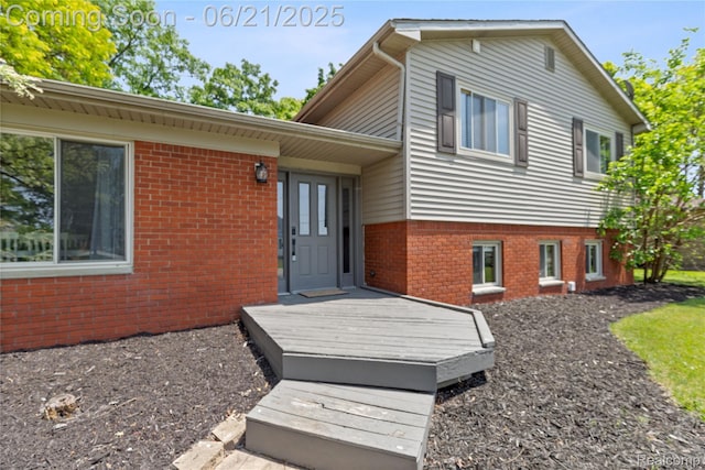 527 Tanview Dr, Oxford, MI 48371 - doorway to property featuring brick siding and a deck
