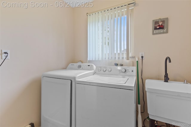 527 Tanview Dr, Oxford, MI 48371 - laundry area featuring washing machine and dryer