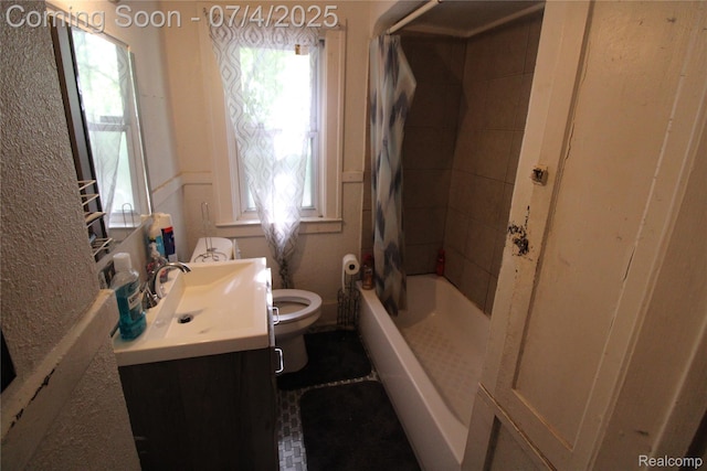 123 Adelaide St, Pontiac, MI 48342 - full bathroom with vanity and shower / tub combo with curtain