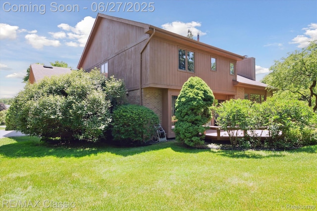 35606 Huntsman Ct, Farmington Hills, MI 48331 - view of side of home with brick siding and a lawn