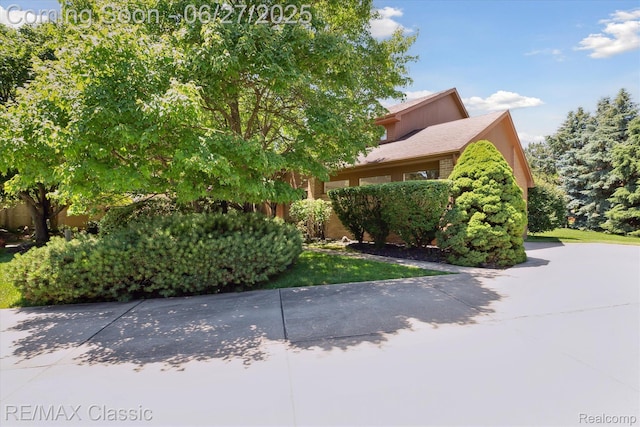 35606 Huntsman Ct, Farmington Hills, MI 48331 - view of property exterior featuring brick siding