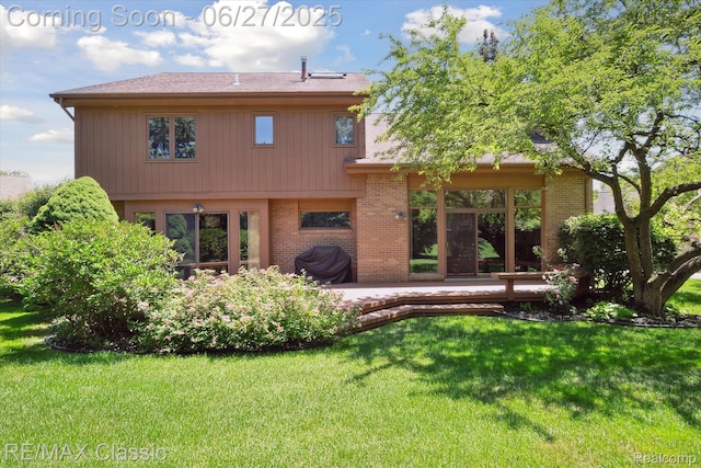 35606 Huntsman Ct, Farmington Hills, MI 48331 - rear view of property with brick siding and a lawn