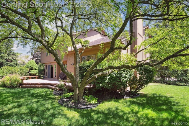 35606 Huntsman Ct, Farmington Hills, MI 48331 - view of grassy yard