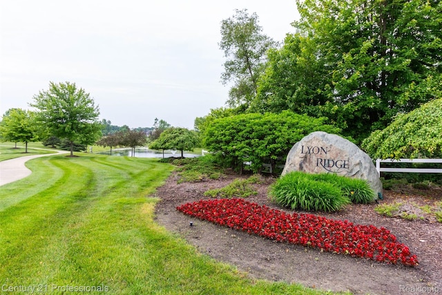 23640 Woodside Ct, South Lyon, MI 48178 - community / neighborhood sign featuring a lawn and a water view